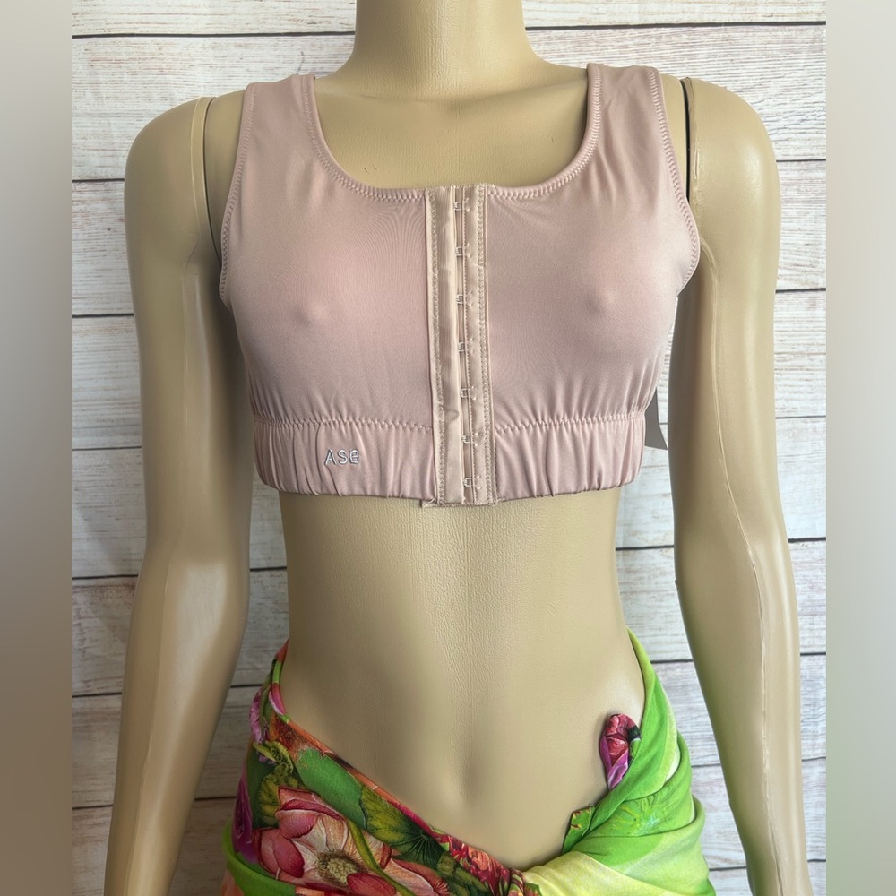 American Women Tan Sport Bra NWT Size M